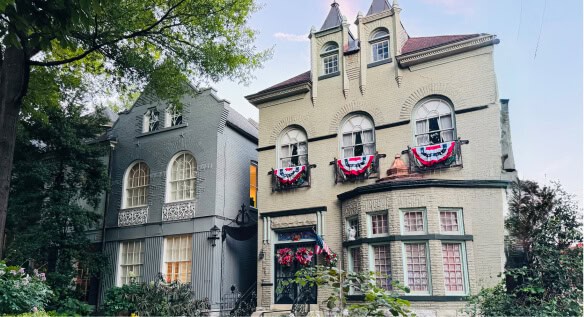 Pedestrian walkway and historic homes on Belgravia Court in Old Louisville