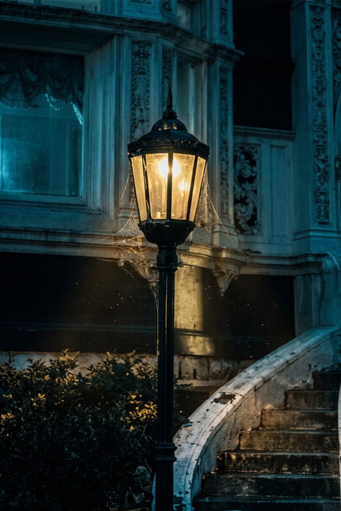 Gas lamp on St. James Court, Old Louisville